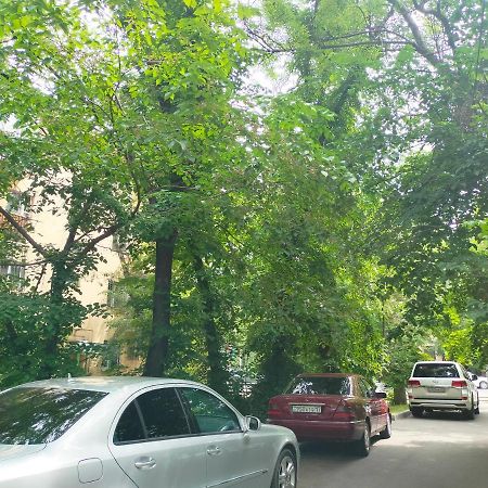 Квартира Рядом Арбата, Гоголя 92 アルマトイ エクステリア 写真