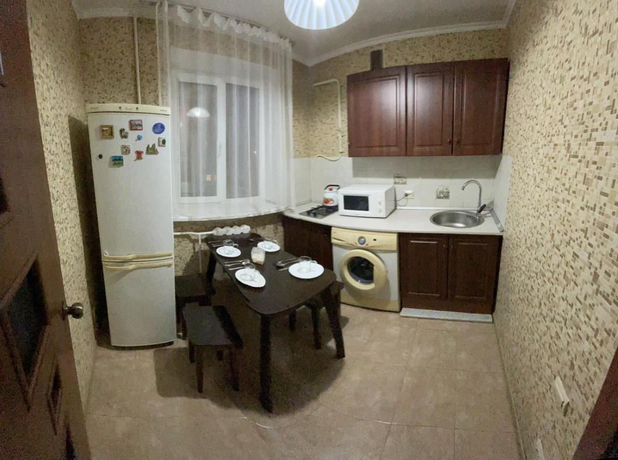 Квартира Рядом Арбата, Гоголя 92 アルマトイ エクステリア 写真